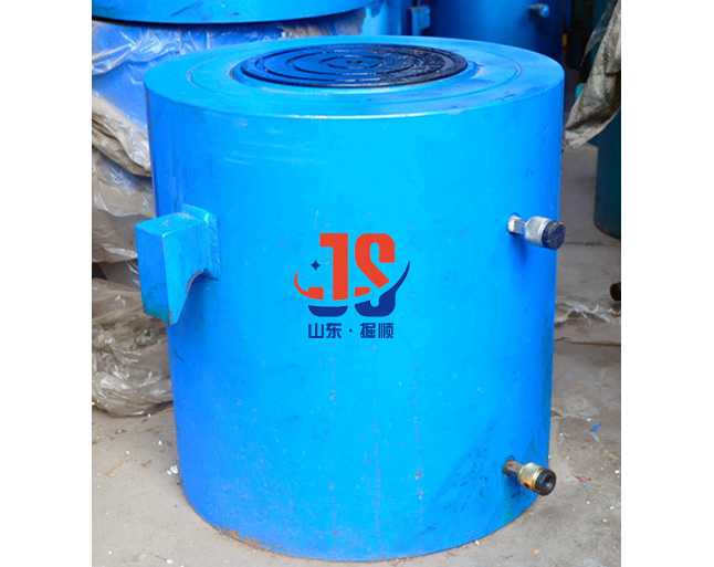 如何调节液压千斤顶的下降速度?